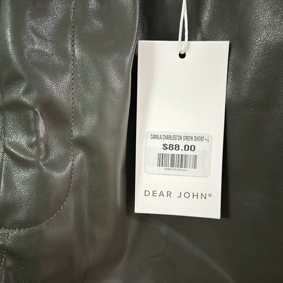 Dear John faux leather shorts  - Large - Picture 4 of 7